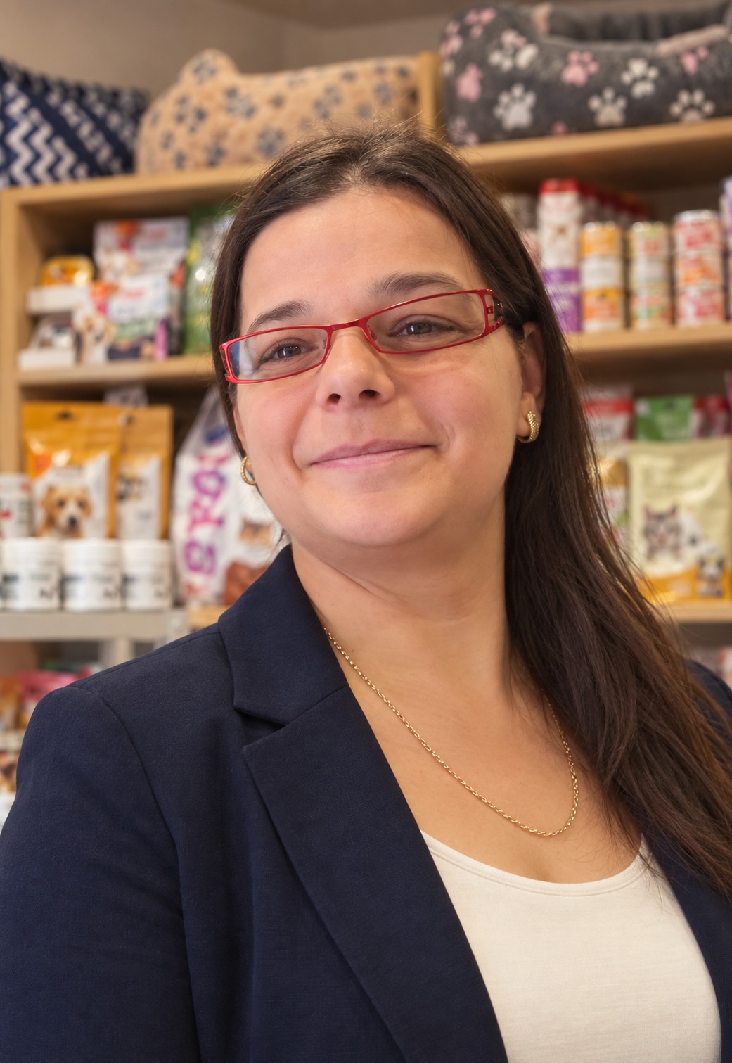Görgényiné Molnár Zsuzsanna, Zsuzsa, a JOY tulajdonosa az üzletben